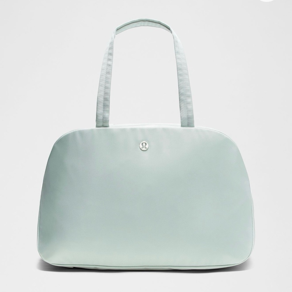 *NWT*Lululemon Athletica City Essentials 25l Bag in pelican